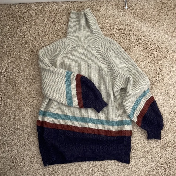 Davi & Dani Cream colored turtleneck sweater with blue & maroon striped details - Picture 2 of 3